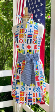 REGATTA DRESS SAMPLE SIZE 4 / SLEEVELESS / KNEE LENGTH / WITH SASH - Middy N' Me