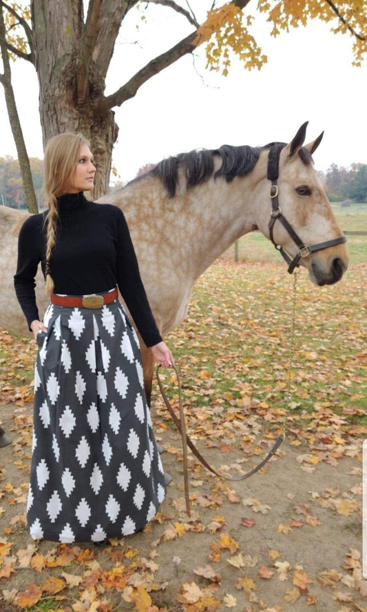TAOS SKIRT WHITE ON CHARCOAL - Middy N' Me