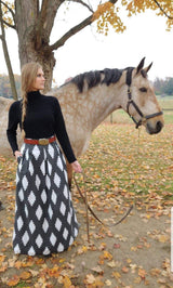 TAOS SKIRT WHITE ON CHARCOAL