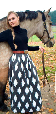 TAOS SKIRT WHITE ON CHARCOAL - Middy N' Me